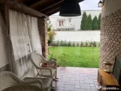 Casă Individuală Modernă cu Panouri Solare, Intrare Separ 