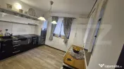 Casă Individuală Modernă cu Panouri Solare, Intrare Separ 