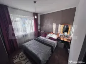 Apartament cu 3 camere, zona 9 Mai 