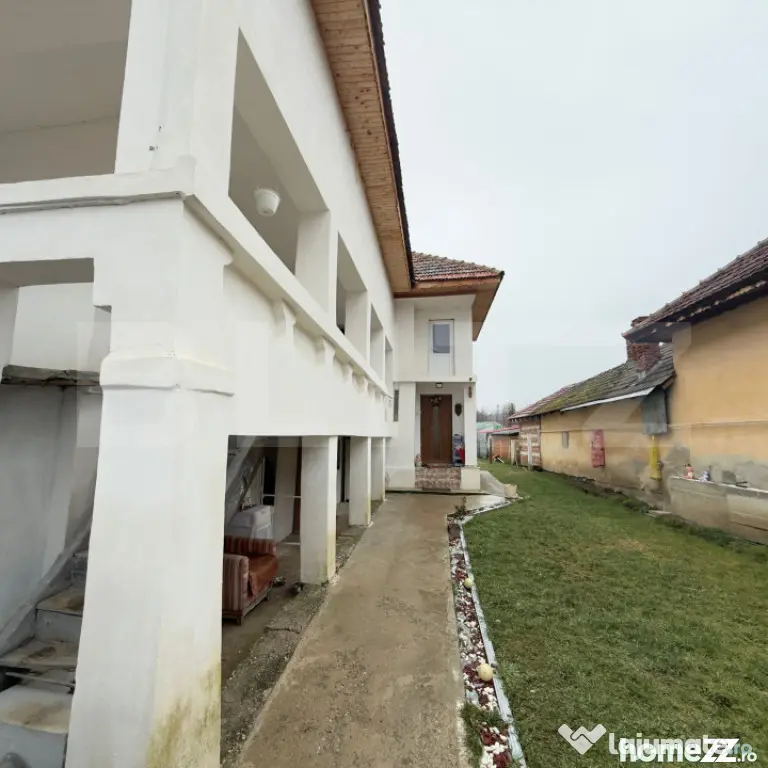 Casa de vanzare, la 10 km de orasul Targu Jiu - Targu Jiu (Gorj)