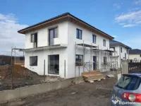 Casa individuala de vanzare in jucul de mijloc P+E 
