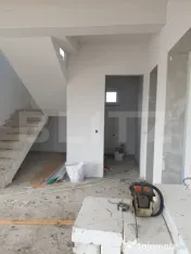 Casa individuala de vanzare in jucul de mijloc P+E 