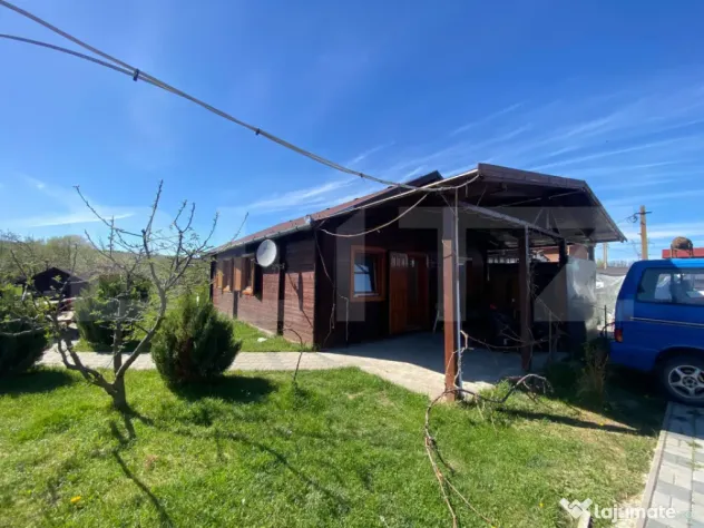 Teren generos de 2.752mp cu 2 casute si 2 anexe