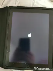 iPad 1 cu husa pentru piese 