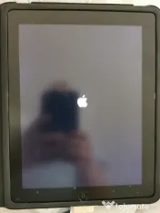 iPad 1 cu husa pentru piese 