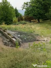 Teren aproape de pădure, situat într-o zonă aerisită 