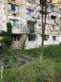 Persoana fizica vând camera de cămin Piața Nicolina