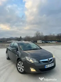 Vând Opel Astra J