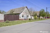 Casă în Pecica cu 1174 mp teren, zonă liniștită 