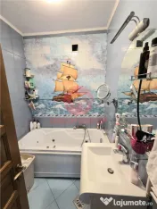 Apartament 4 Camere in Vila, Curte si Intrare Separata, Zona 