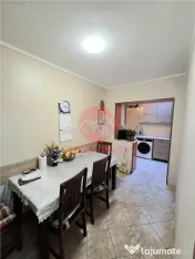 Apartament 4 Camere in Vila, Curte si Intrare Separata, Zona 