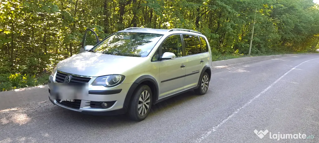 VW Cross Touran 2009 2.0 TDI 140 CP BMM, revizie recentă, roți vară + iarnă