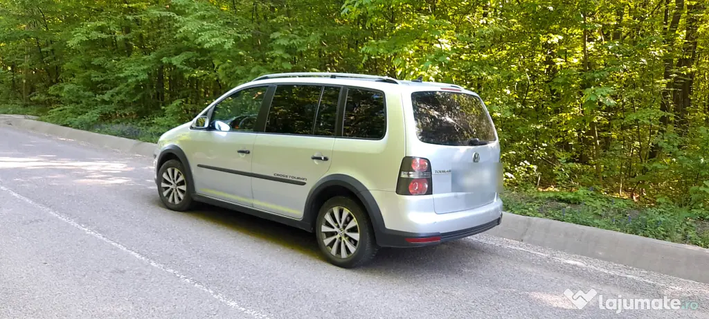 VW Cross Touran 2009 2.0 TDI 140 CP BMM, revizie recentă, roți vară + iarnă