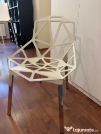 Vând 2 buc. scaun Magis Chair One pentru Horeca 