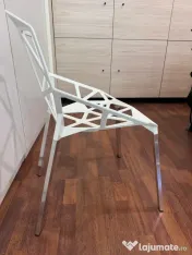 Vând 2 buc. scaun Magis Chair One pentru Horeca 