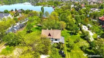 Proprietate unica, deschidere generoasa directa la lacul ...