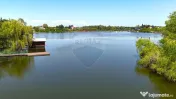 Proprietate unica, deschidere generoasa directa la lacul ... 