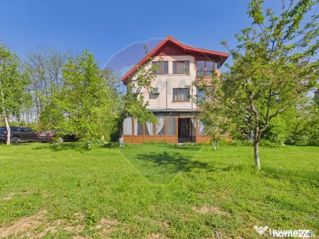 Proprietate unica, vila si 8000 mp pe malul lacului Snagov