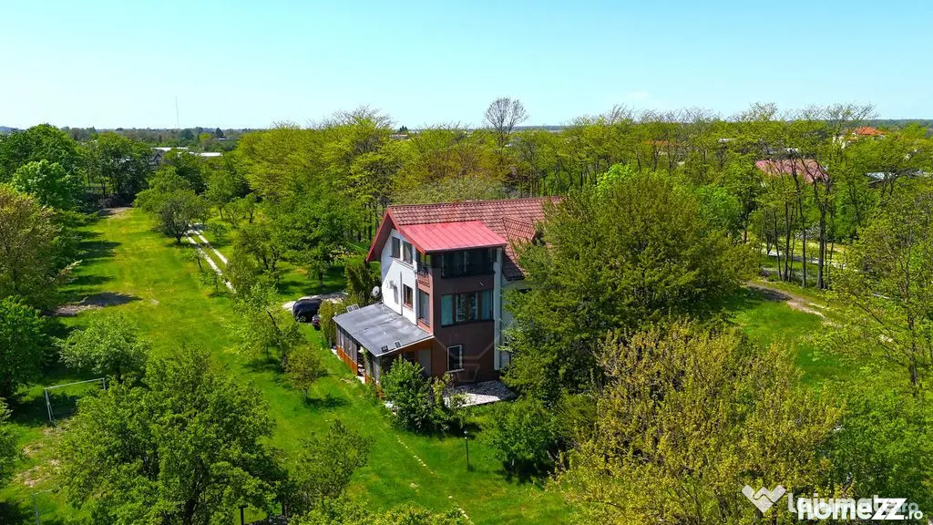 Proprietate unica, vila si 8000 mp pe malul lacului Snagov