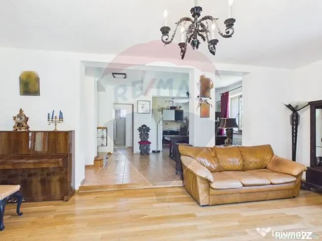 Proprietate unica, vila si 8000 mp pe malul lacului Snagov
