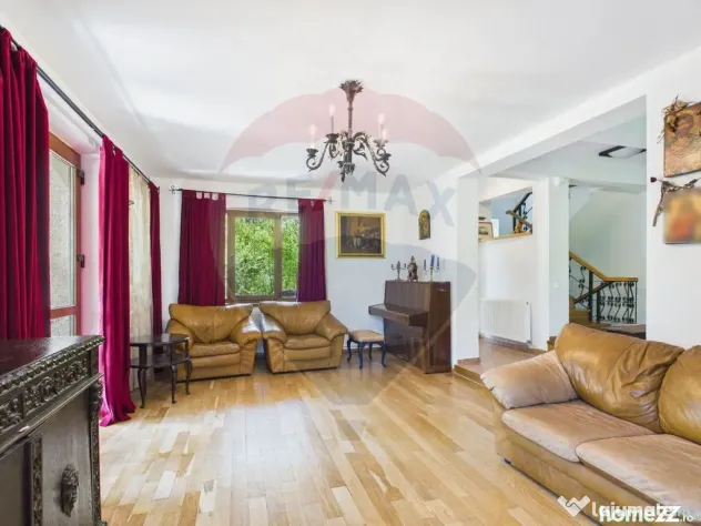 Proprietate unica, vila si 8000 mp pe malul lacului Snagov