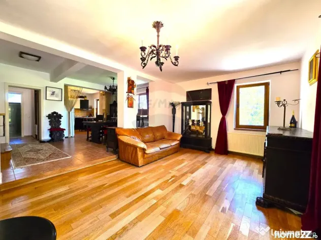 Proprietate unica, vila si 8000 mp pe malul lacului Snagov