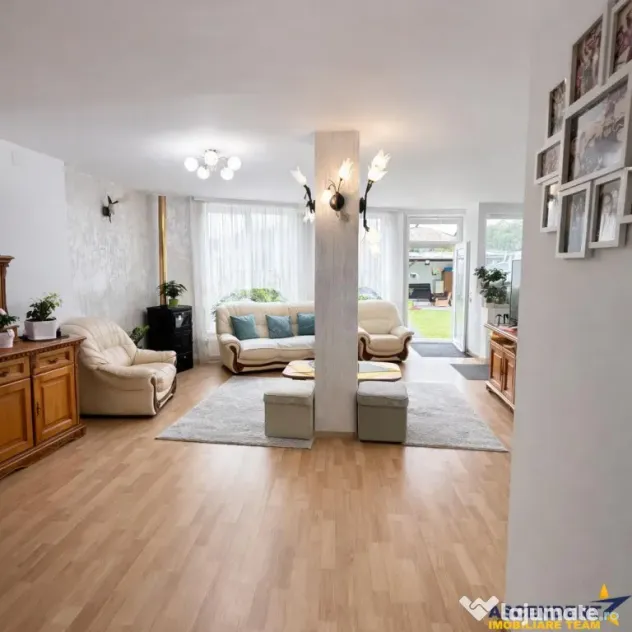 Casa in apreciabil potential,cu terase, curte,gradina echipa