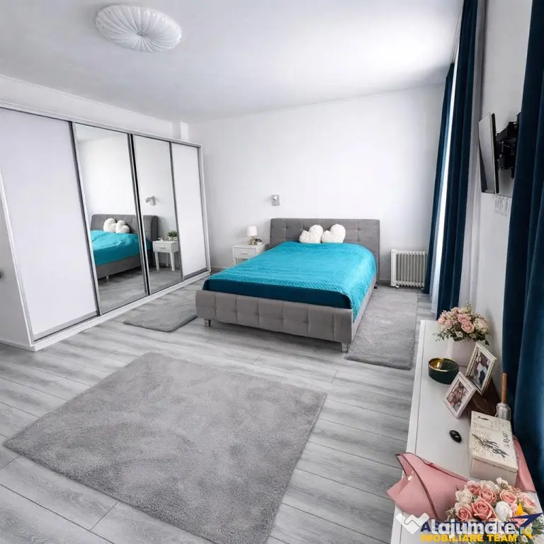 Casa in apreciabil potential,cu terase, curte,gradina echipa