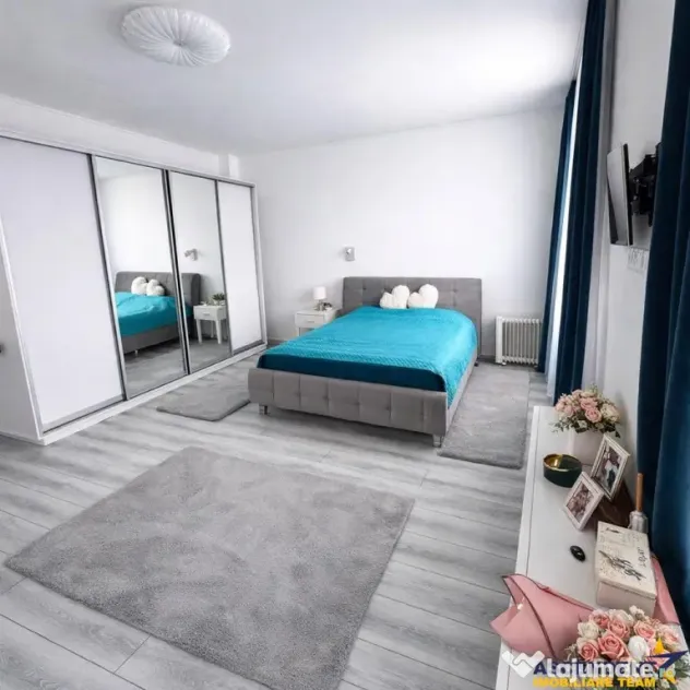 Casa in apreciabil potential,cu terase, curte,gradina echipa