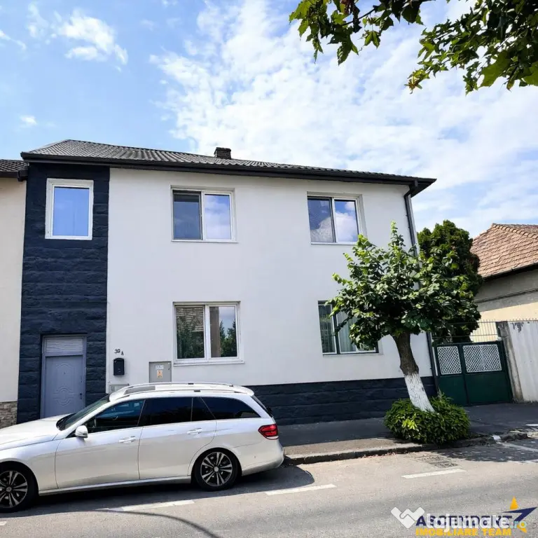 Casa in apreciabil potential,cu terase, curte,gradina echipa