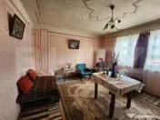 Casă de vânzare, cu teren în suprafață de 400 mp 