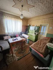 Casă de vânzare, cu teren în suprafață de 400 mp 
