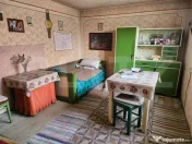 Casă de vânzare, cu teren în suprafață de 400 mp 