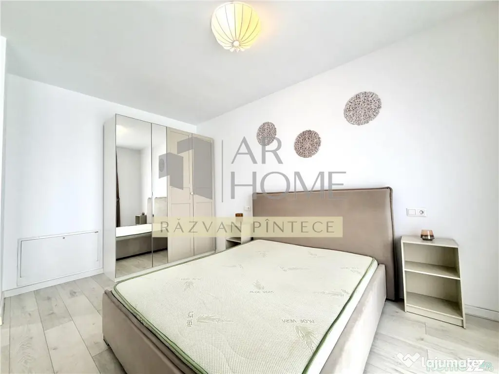 Garsoniera spatioasa, de lux, parcare, zona Vest Ploiesti