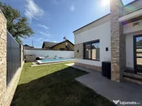 Casa cu piscina in zavoi 