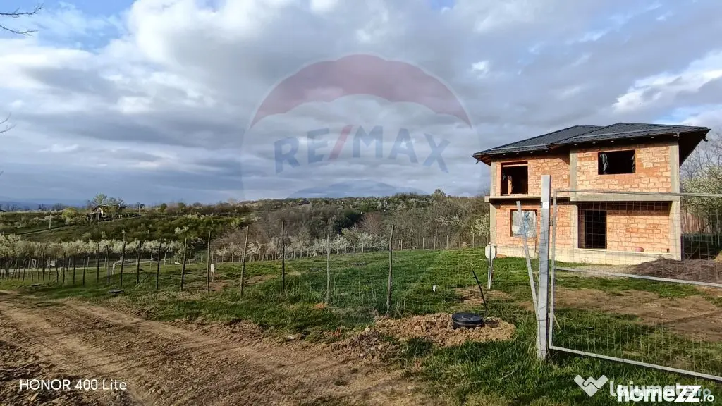 Teren 1430 cu autorizație pentru 2 case | Casă ridicat?...