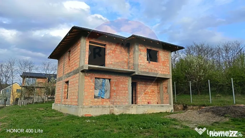 Teren 1430 cu autorizație pentru 2 case | Casă ridicat?...
