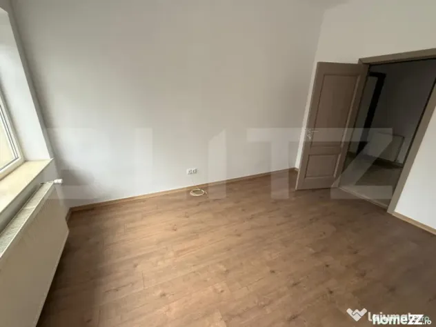 Spatiu central, 3 incaperi, 65 mp, prima închiriere – 21