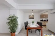 Pe 2 niveluri, Penthouse modern la bulevard, parcare, boxa, 