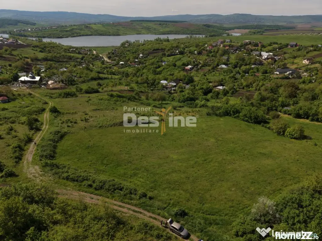 Teren compact intravilan 8000 mp vedere spre Lac, utilităț