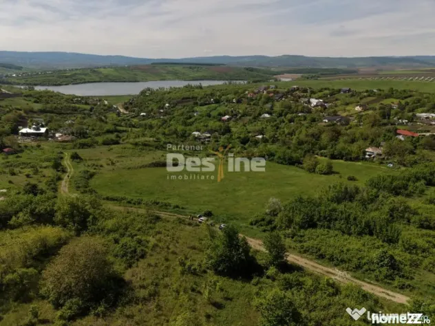 Teren compact intravilan 8000 mp vedere spre Lac, utilităț