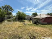 Casa partial renovata, 60mp utili , 6000 mp teren, zona Geor 
