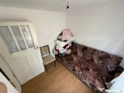 Casa partial renovata, 60mp utili , 6000 mp teren, zona Geor 