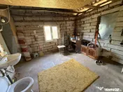 Casa partial renovata, 60mp utili , 6000 mp teren, zona Geor 