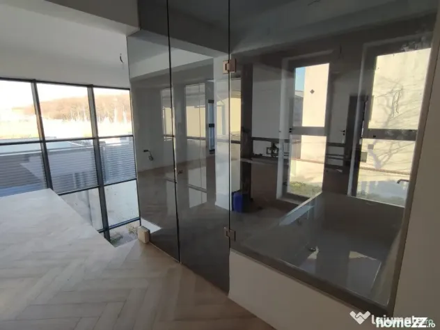 Casa 5 camere moderna cu curte Pipera