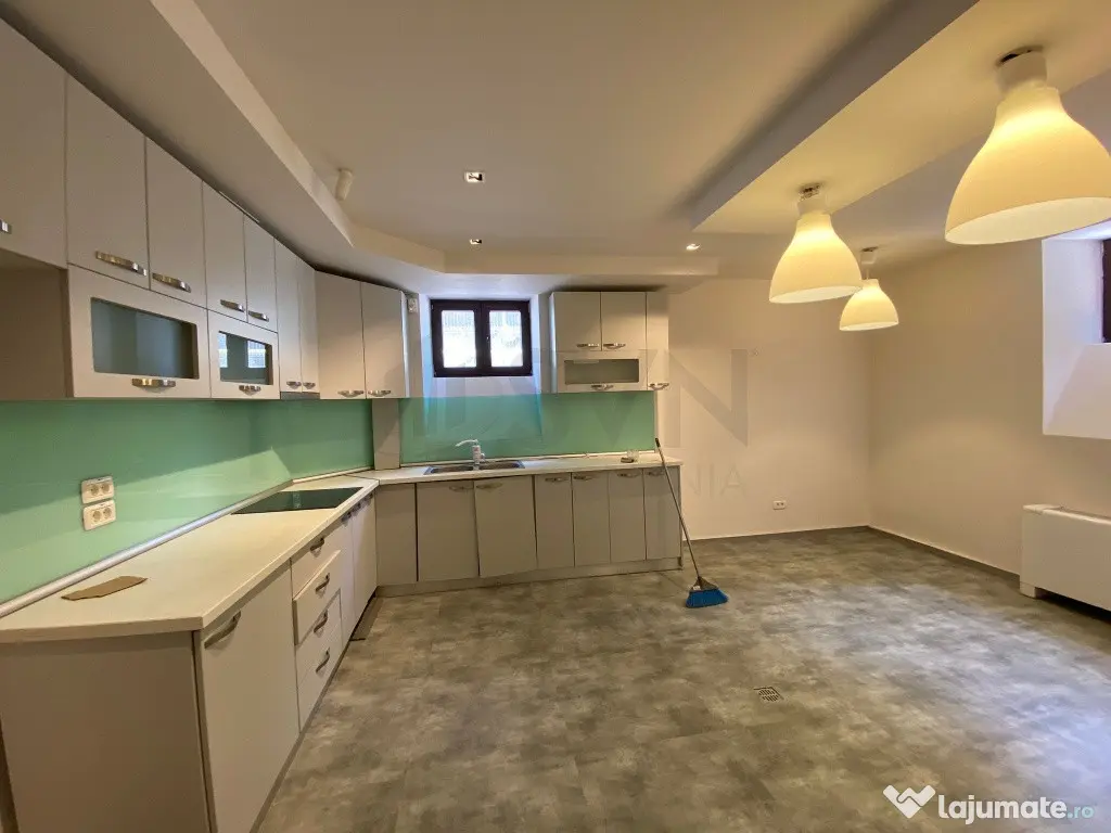 Vila de inchiriat Armeneasca 800mp Utili
