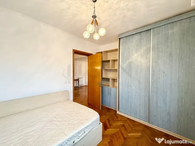 Apartament 3 camere l Cladire interbelica I De vanzare