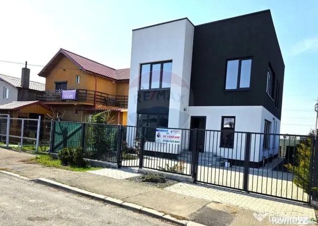 Casă / Vilă din 2024 de vânzare în zona Micro 14