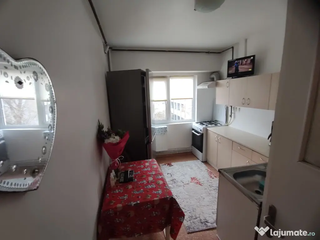 Închiriere apartament 3 camere decomandat zona Tic Tac
