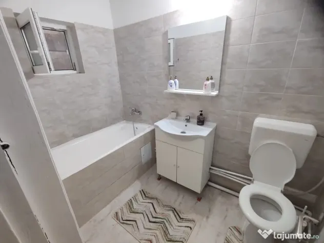 Închiriere apartament 3 camere decomandat zona Tic Tac